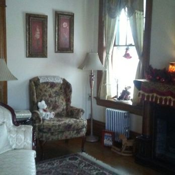The Keystone Inn Bed and Breakfast - Public parlor had victorian furnishing. - Hotels Near Me - Gettysburg, Pennsylvania The Keystone Inn Bed and Breakfast - Public parlor had victorian furnishing. - Hotels Near Me - Gettysburg, Pennsylvania