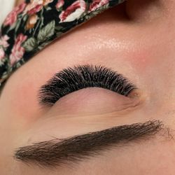 Evolution Lash Studio & Spa - Volume set by Evelyn