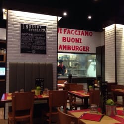 Baobab - Vista della cucina dal tavolo