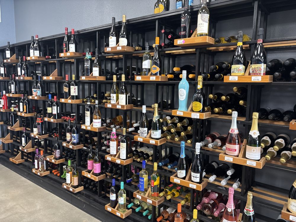 J&S liquor Logo