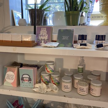BLOOMS design house - Nice candles and gifts - Florists Near Me - Oceanside, California