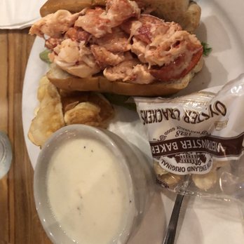Side Street Cafe - Lobster roll - American Near Me - Bar Harbor, Maine