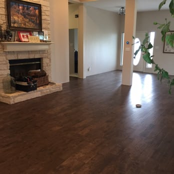 Flooring Distributors - a living room with hardwood floors - Flooring Near Me Flooring Distributors - a living room with hardwood floors - Flooring Near Me