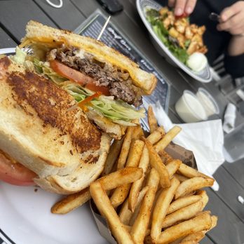 Cool Cat Cafe - Cheese burger and fries - American Near Me - Pismo Beach, California
