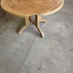 Arrowwood Resort & Conference Center - Alexandria - Broken table, safety hazard.
