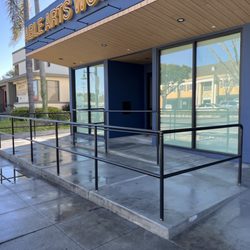 No Limit Fence - Black powder coated handrail