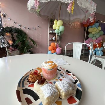 Borinken Cakes - sweet treats - Bakeries Near Me - Chicago, Illinois
