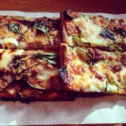 Pizzeria Malletti - Aubergine and courgette pizza