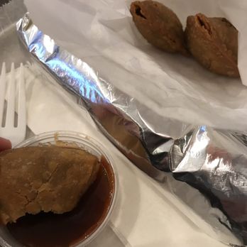 Bombay Eats - Samosas with (Extra Cup) Sweet Tamarind Sauce - Indian Near Me - Chicago, Illinois