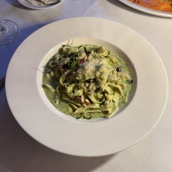 La Fontana Siciliana - Fettuccine ao pesto - Sicilian Near Me - Seattle, Washington La Fontana Siciliana - Fettuccine ao pesto - Sicilian Near Me - Seattle, Washington
