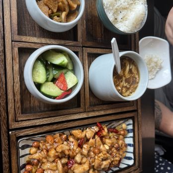 949 Grill Lounge - Kung Pao Chicken- Lunch Teishoku Set (Main 2 Side Dishes Soup Steamed Rice) - Barbeque Near Me - Irvine, California