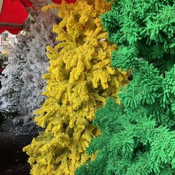 Baldwin Hills Christmas Tree - Who says Christmas Trees can't be sassy?