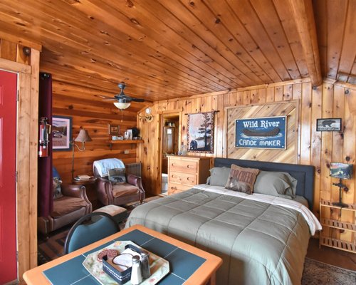 White Pine Lodge by null