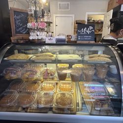 Pastry case 2/2