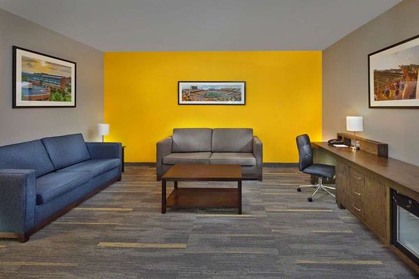 Scholar Morgantown, Tapestry Collection by Hilton by null