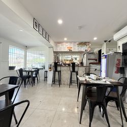 Dc2win Cafe Restaurant - Dining area