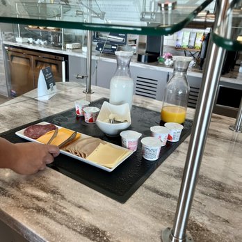 Aspire Lounge - Airport Lounges Near Me - Ontario, California Aspire Lounge - Airport Lounges Near Me - Ontario, California