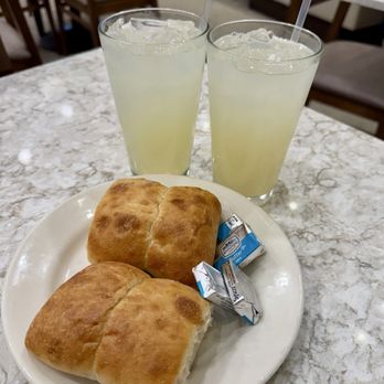 Marketplace Café at Nordstrom - Bread & homemade lemonade - New American Near Me - Arcadia, California