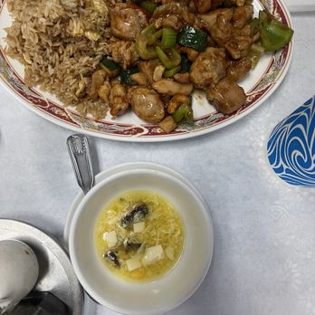 Hunan Garden - Chicken w cashew - Chinese Near Me - Camarillo, California Hunan Garden - Chicken w cashew - Chinese Near Me - Camarillo, California
