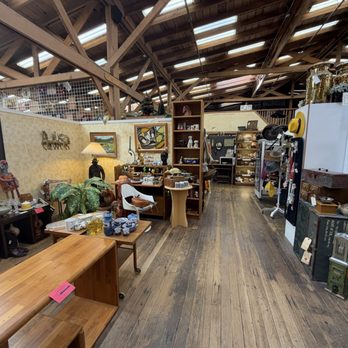 Cannery Row Antique Mall - 2nd floor - Antiques Near Me - Monterey, California Cannery Row Antique Mall - 2nd floor - Antiques Near Me - Monterey, California