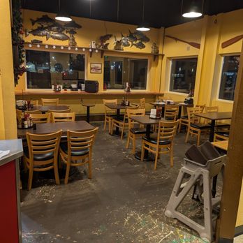 Breakwater Seafoods & Chowder House - Seating area - Seafood Markets Near Me - Aberdeen, Washington