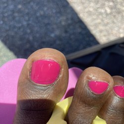 Artizen Nails & Spa - Poorly painted big toe