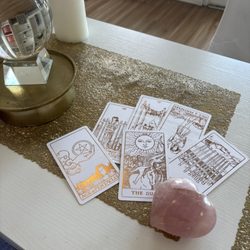 Psychic Spirit & Soul - Went to julie for the second time! yet again it was an amazing experience. I felt safe and that i could trust her.
