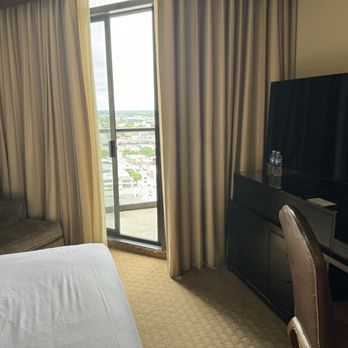 Omni Austin Hotel Downtown - The size of the room - Hotels Near Me - Austin, Texas Omni Austin Hotel Downtown - The size of the room - Hotels Near Me - Austin, Texas