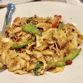 The Taste Kitchen - Drunken Noodle with chicken @hybrideater - Thai Near Me - Culver City, California The Taste Kitchen - Drunken Noodle with chicken @hybrideater - Thai Near Me - Culver City, California