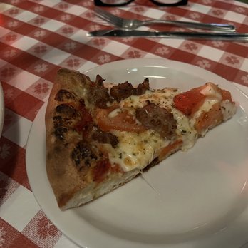 Del's Pizzeria - Pizza Near Me - Pismo Beach, California