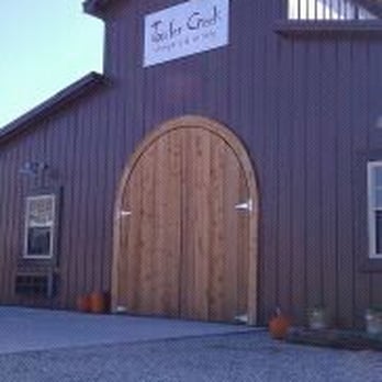 Jowler Creek Vineyard & Winery - Wine Tasting Room Near Me - Platte City, Missouri