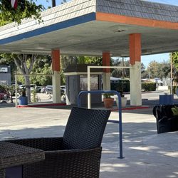 Commonwealth Car Wash - The waiting area