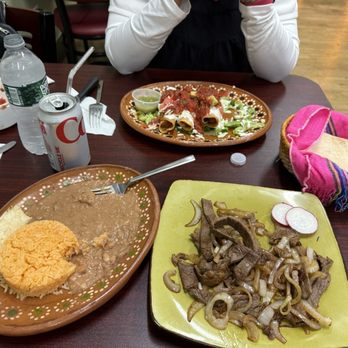 Mexico En La Piel Restaurant - 4 Queso Flautas and biftec encebollado - Mexican Near Me - Yonkers, New York Mexico En La Piel Restaurant - 4 Queso Flautas and biftec encebollado - Mexican Near Me - Yonkers, New York