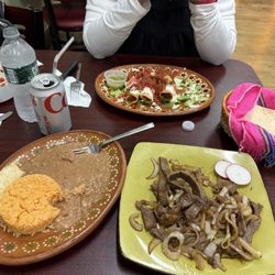 Mexico En La Piel  Restaurant - 4 Queso Flautas and biftec encebollado
