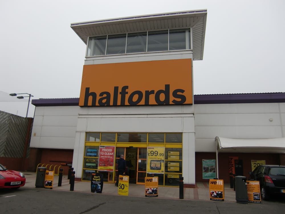 HALFORDS Updated September 2024 St Andrews Quay, Hull, United Kingdom Auto Parts