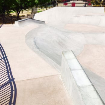 Crescenta Valley Park - Parks Near Me - La Crescenta, California