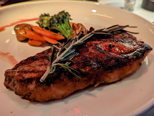 Lola Restaurant & Grill by null
