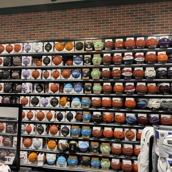 DICK'S Sporting Goods - Golf Equipment Near Me - Torrance, California