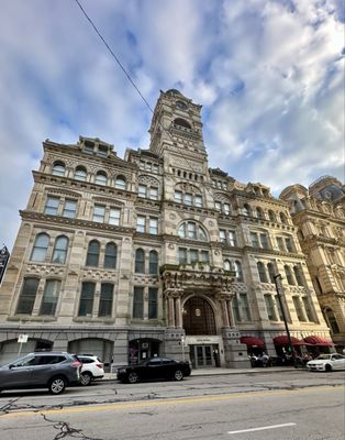 Swingin' Door Exchange by null