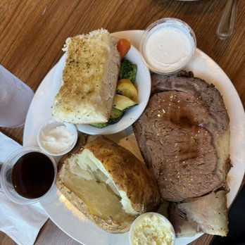 Mountain Oaks Cafe - Prime Rib special - American Near Me - Oakhurst, California
