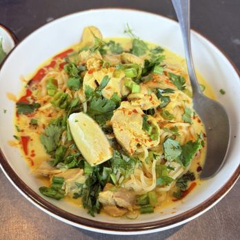 Makasih - Chicken curry & ramen noodles - Pan Asian Near Me - Camarillo, California Makasih - Chicken curry & ramen noodles - Pan Asian Near Me - Camarillo, California