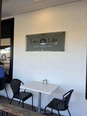 Leo & Lily by null