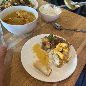 Le Dee Thai Cuisine - Yellow curry with chicken served with rice - Thai Near Me - Chino Hills, California