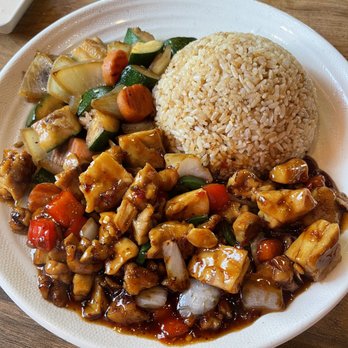 Hibachi Jr - A volcano chicken hibachi plate with fried rice and vegetables. - Sushi Bars Near Me - Hendersonville, Tennessee Hibachi Jr - A volcano chicken hibachi plate with fried rice and vegetables. - Sushi Bars Near Me - Hendersonville, Tennessee