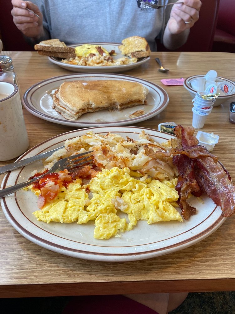 GREENVILLAGE DRIVEIN FAMILY RESTAURANT Updated November 2024 10