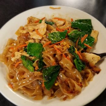Chez Quan's - Chicken Pad See Eww. Not Eww at all (Dad joke). Tasty. Good balance of vegetables and meat. Excellent flavors throughout the dish. - Thai Near Me - Melbourne, Florida