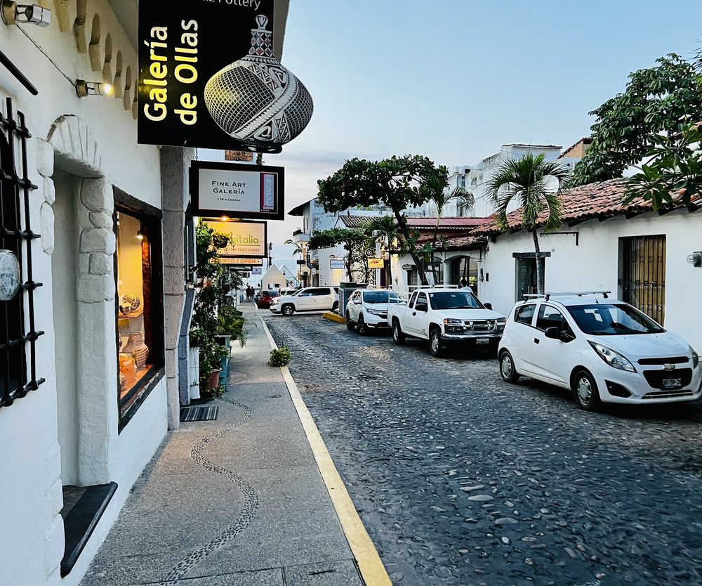 GALERÍA DE OLLAS Updated June 2024 Corona 176, Puerto Vallarta, Jalisco, Mexico Art