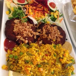 El Laurel - Vegetable burger with paella and salad