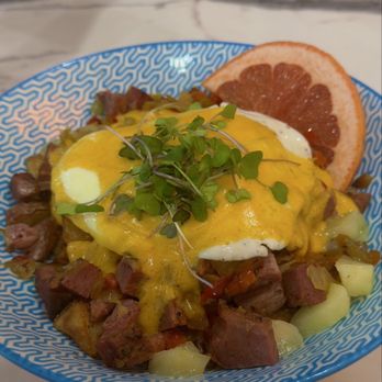 Skillets - corn beef poutine - American Near Me - Salt Lake City, Utah Skillets - corn beef poutine - American Near Me - Salt Lake City, Utah