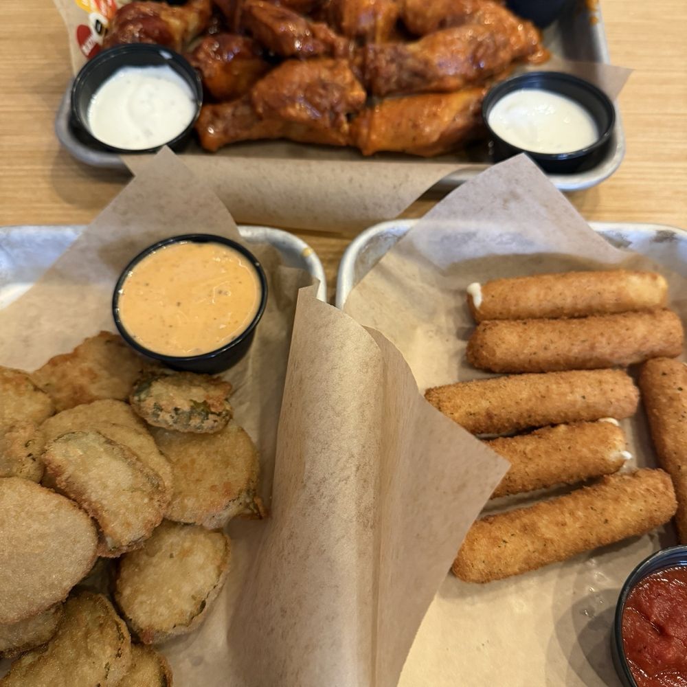 Buffalo Wild Wings - Wings, mozzarella sticks, fried pickles - Chicken Wings Near Me - Glendale, California Buffalo Wild Wings - Wings, mozzarella sticks, fried pickles - Chicken Wings Near Me - Glendale, California